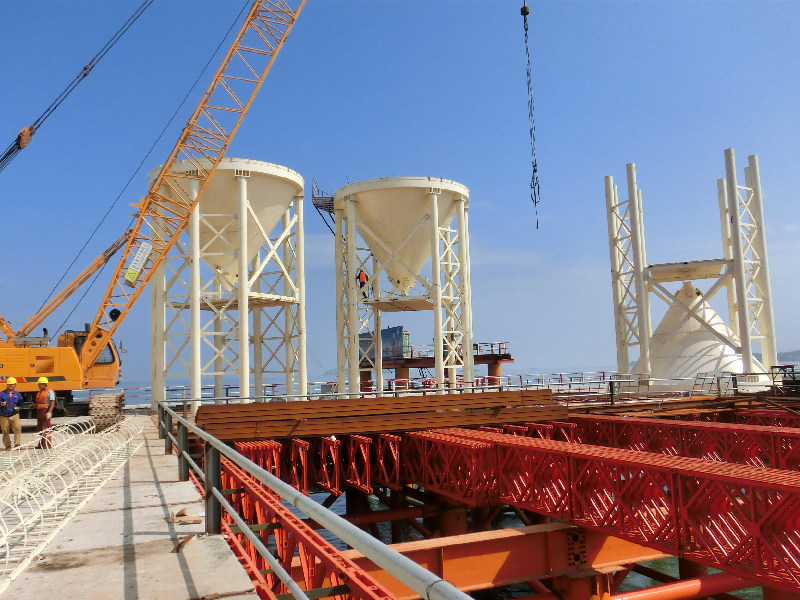 Fortificando silos metálicos contra terremotos